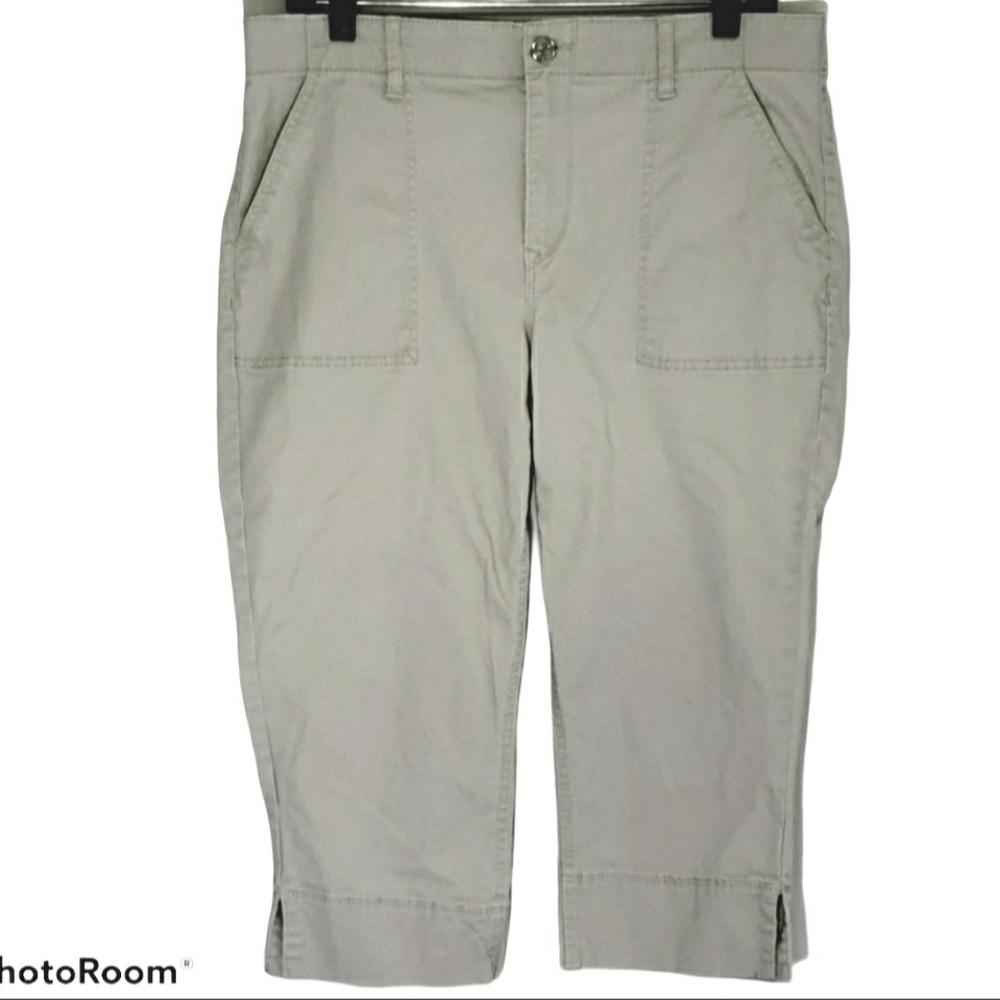 Gloria Vanderbilt Capris Beige Size 12